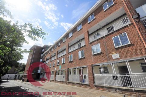 3 bedroom flat for sale