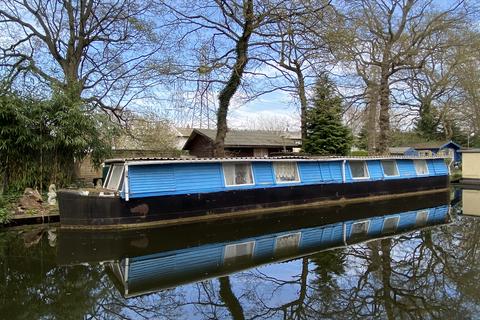 Scotland Bridge Lock, New Haw KT15 2 bed houseboat for sale