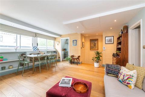 Ennismore Gardens, London, SW7 2 bed apartment for sale