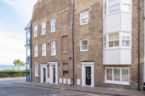 Victoria Parade, Broadstairs, Kent, CT10 2 bed flat for sale