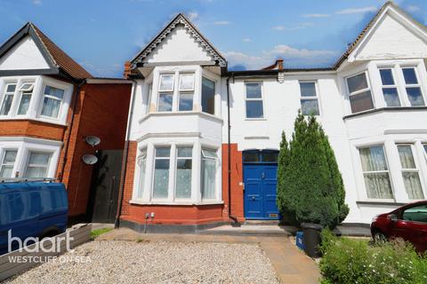 3 bedroom flat for sale