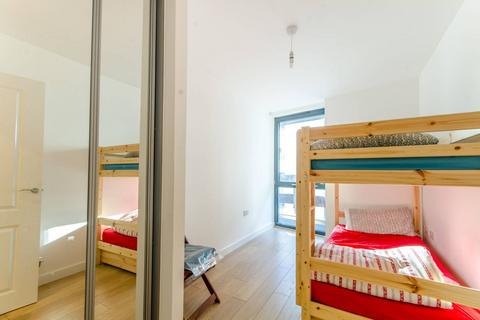 Waterside Way, Tottenham, London, N17 2 bed flat for sale