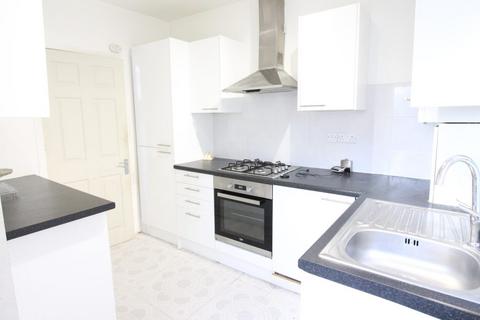 Enfield, EN3 2 bed detached house for sale