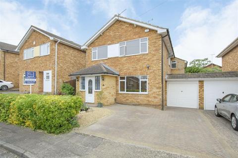 4 bedroom link detached house for sale