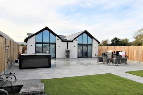 Elmley Road, Minster On Sea, Sheerness 3 bed detached bungalow for sale