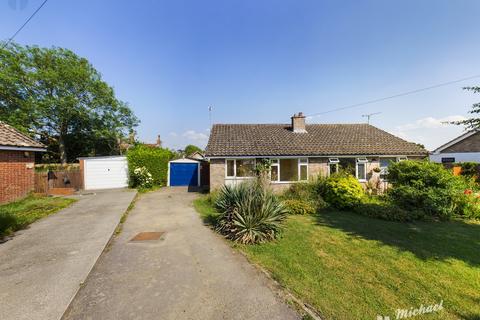 Sun Crescent, Oakley, Aylesbury... 3 bed bungalow for sale