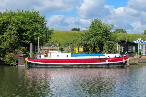 1 bedroom houseboat for sale