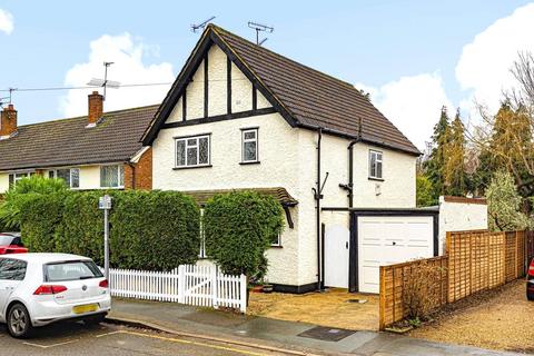 Claremont Road, West Byfleet, KT14 3 bed detached house for sale