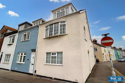 4 bedroom end of terrace house for sale