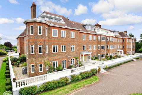 Batts Hill, Reigate, Surrey 2 bed apartment for sale