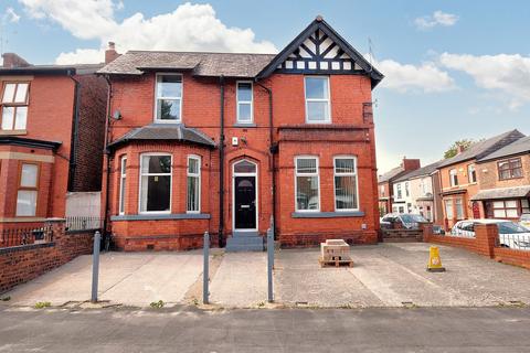 Trafford Road, Eccles, M30 3 bed detached house for sale