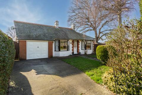 Avenue Road, Hayling Island PO11 3 bed detached bungalow for sale