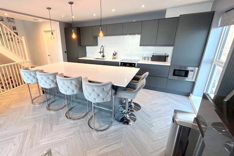 Empire Court, Whitley Bay, NE26 3 bed apartment for sale