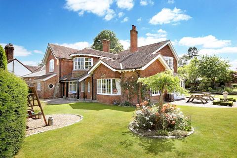 6 bedroom detached house for sale