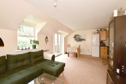 Worth Park Avenue, Crawley, West Sussex 2 bed apartment for sale