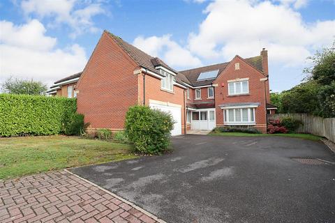 5 bedroom detached house for sale