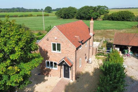 Worlds End, Beedon, RG20 8SB 2 bed detached house for sale