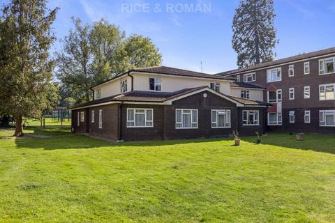 Firs Close, Esher KT10 1 bed retirement property for sale