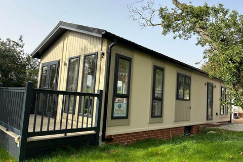 Ipswich, Suffolk, IP6 2 bed park home for sale