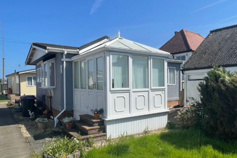 2 bedroom detached bungalow for sale