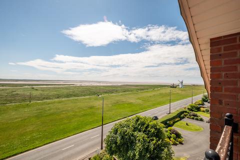 East Beach, Lytham, FY8 3 bed penthouse for sale