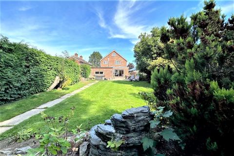 Hall Lane, NR32 4 bed detached house for sale