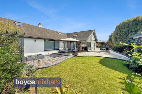 4 bedroom detached bungalow for sale