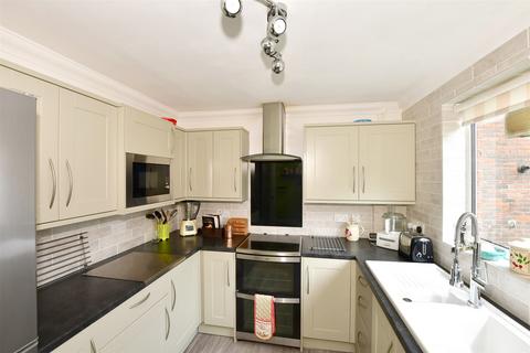 2 bedroom ground floor flat for sale