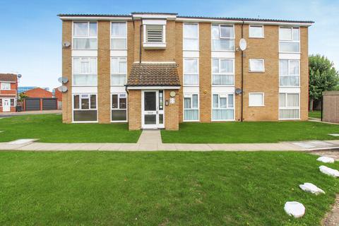 Trotwood, Chigwell, IG7 5JP 2 bed flat for sale