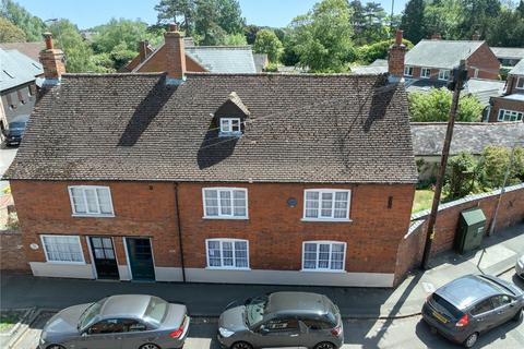 Silver Street, Newport Pagnell... 4 bed semi