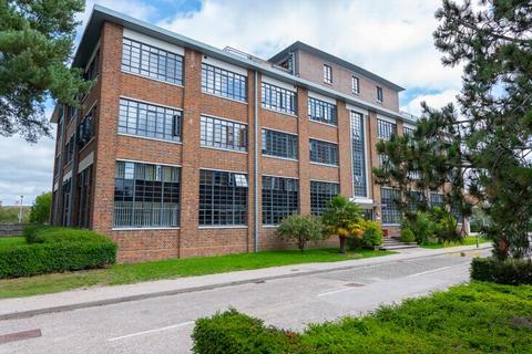 O'gorman Avenue, Farnborough, GU14 1 bed apartment for sale