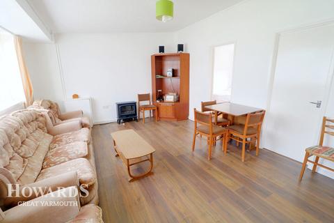 California Road, California 3 bed chalet for sale