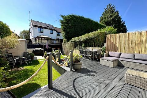 Passingham Close, Billericay CM11 3 bed semi