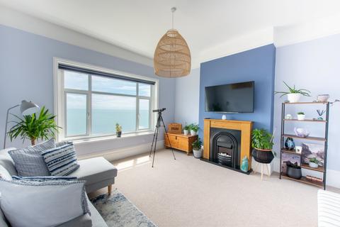 Madeira Road, Ventnor PO38 3 bed apartment for sale