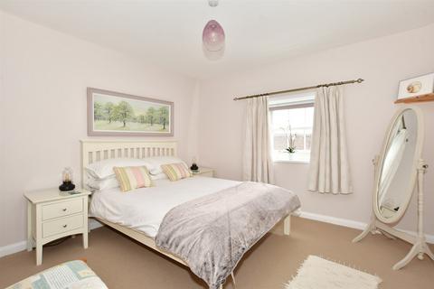 Queen Street, Emsworth, Hampshire 2 bed flat for sale