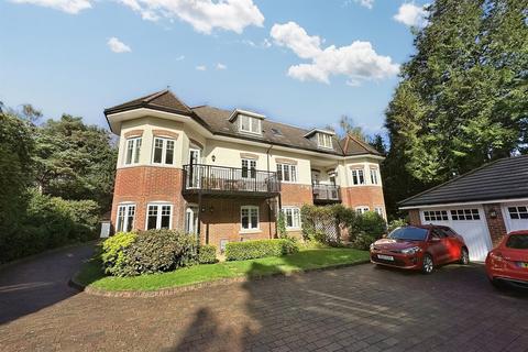 Ferndown 2 bed penthouse for sale