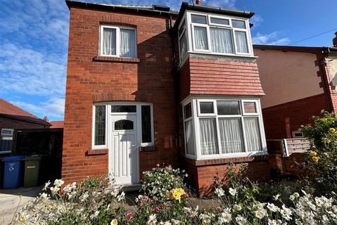 Peasholm Crescent, Scarborough 3 bed detached house for sale