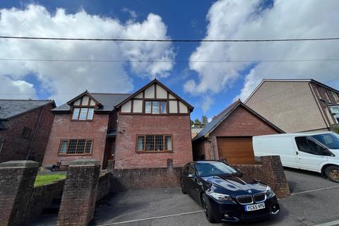 6 bedroom detached house for sale