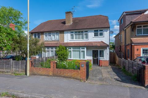 Lynchford Road, Farnborough, GU14 6AR 3 bed semi