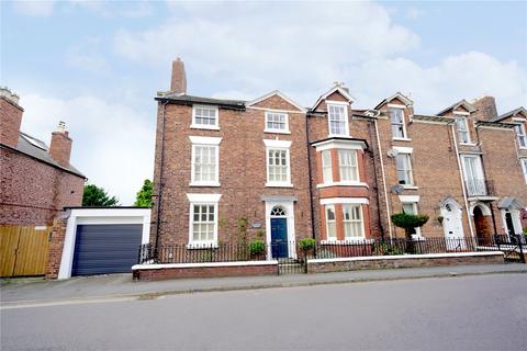 6 bedroom end of terrace house for sale