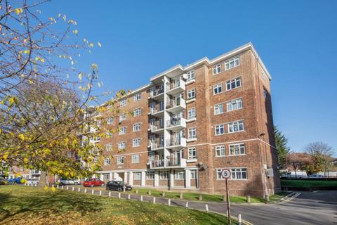 Lordship Lane, London 3 bed property for sale