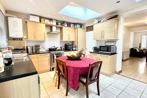 Bawdsey Avenue, Ilford IG2 5 bed terraced house for sale