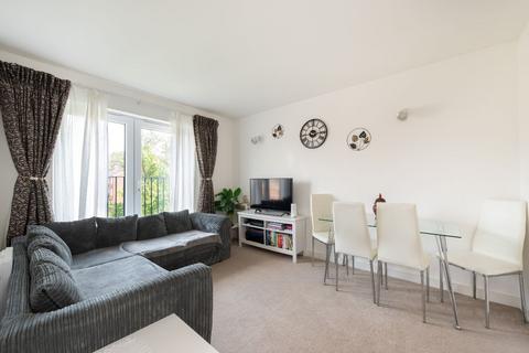 Celandine Grove, London, N14 2 bed flat for sale