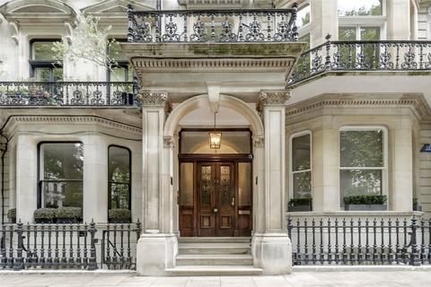 Ennismore Gardens, London, SW7 2 bed apartment for sale