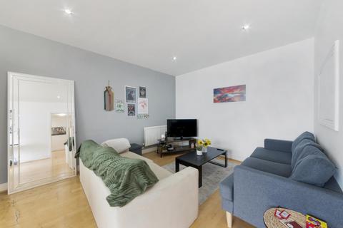 Wards Wharf Approach, London, E16 3 bed apartment for sale