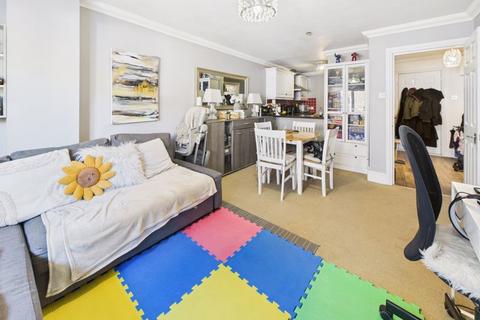 CATERHAM VALLEY 1 bed apartment for sale