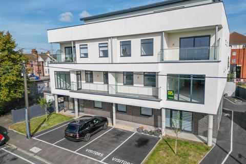 BEECH ROAD, Hadleigh 2 bed apartment for sale