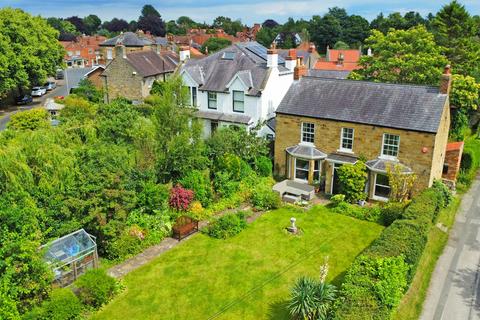 Low Street, Scarborough YO13 4 bed detached house for sale