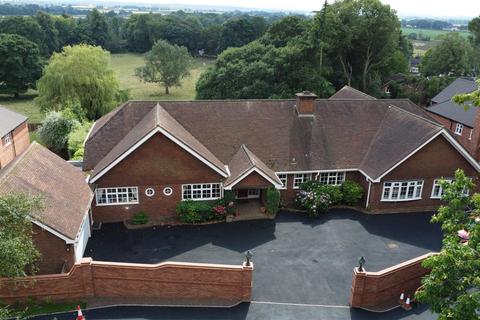 6 bedroom detached house for sale