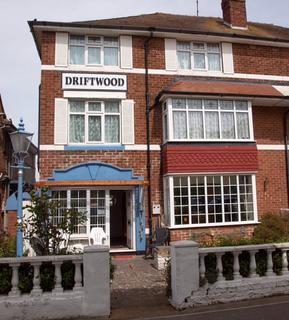 Scarbrough Avenue, Skegness, PE25 8 bed semi